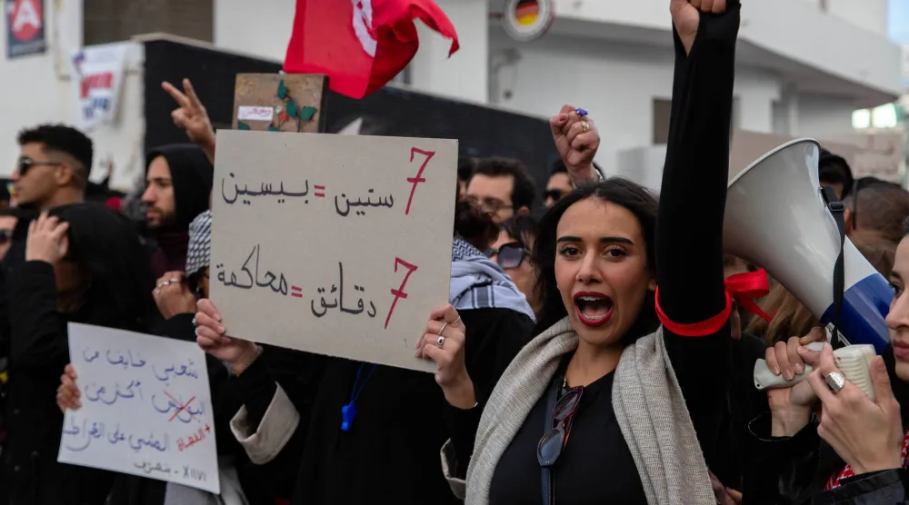 جانب من مظاهرة نظمها حقوقيون للمطالبة بإطلاق سراح المعارضين (أ.ب)