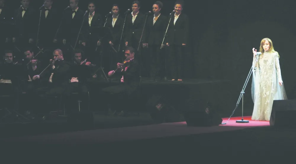 
فیروز در یک اجرای موسیقی در بیروت، سال ۲۰۱۰ (AFP)