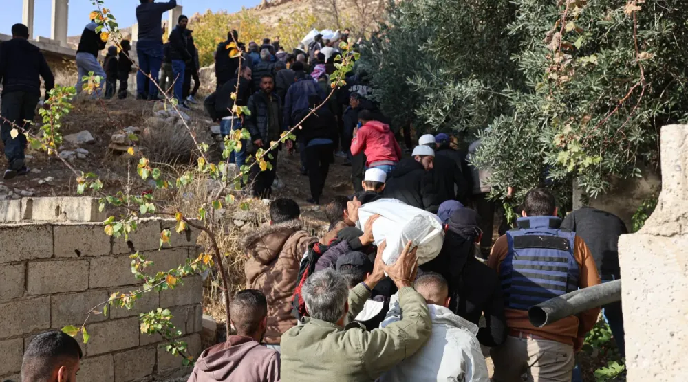  İsrail'in Beyt Cin operasyonunda hayatını kaybedenlerden birinin cenazesi dün toprağa verildi. (EPA)