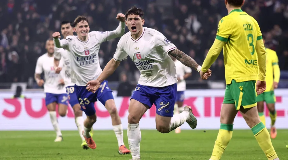 مارتن كوستا يحتفل بهدفه في مرمى نانت (أ.ف.ب)