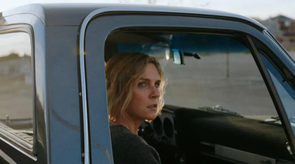Pluribus'ta Carol rolündeki Rhea Seehorn, Better Call Saul'daki performansıyla iki kez Emmy'ye aday gösterilmişti (Apple TV)