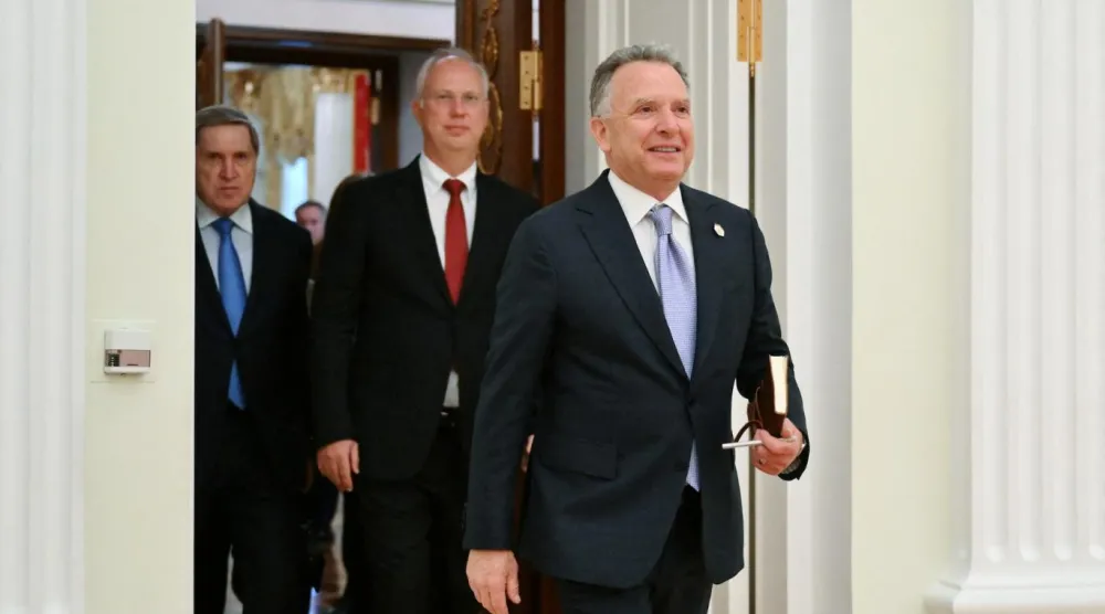 Witkoff (en önde), Uşakov'la (en arkada) konuşmasının sızıdırılmasına dair yorum yapmadı (Reuters)