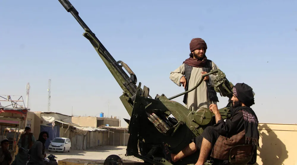 دورية أمنية لقوات «طالبان» في منطقة سبين بولدك الحدودية 15 أكتوبر 2025 (إ.ب.أ)