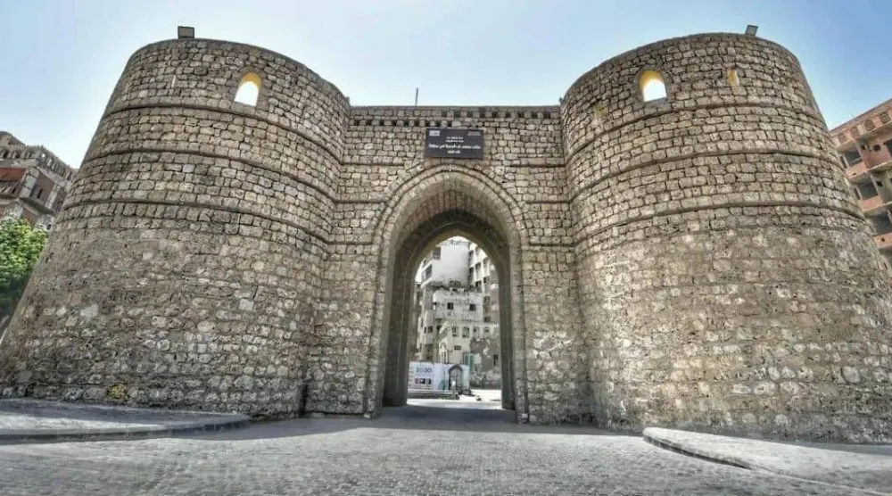 بوابة جدة التاريخية إحدى العلامات البارزة للمجسمات والفنون البصرية (واس)