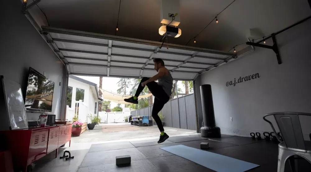 تُفيد ممارسة الرياضة المنزلية في تحسين ضعف الانتصاب (رويترز)