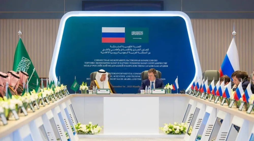 الأمير عبد العزيز بن سلمان ونوفاك خلال ترؤسهما اجتماع اللجنة الوزارية المشتركة (إكس)