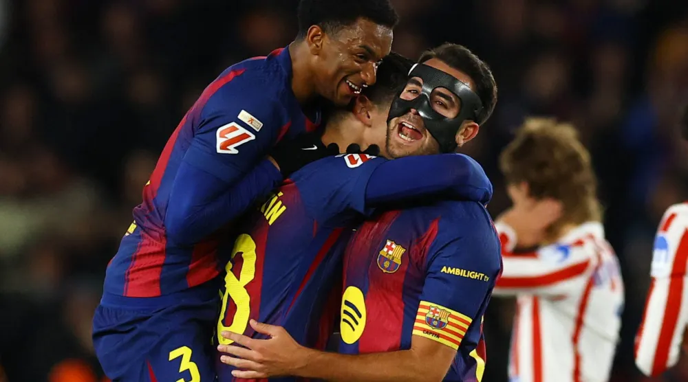 برشلونة هزم أتليتكو بجدارة وحلّق في الصدارة (رويترز)