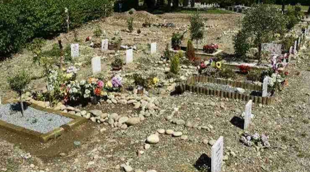 صورة لمقبرة إسلامية في اليابان من موقع «halaljapan»