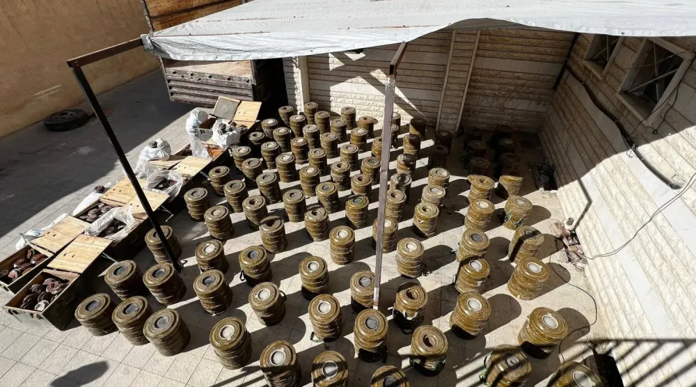 Suriye güvenlik güçleri tarafından ele geçirilen çok sayıda mayın (Suriye İçişleri Bakanlığı'nın resmi X hesabı)