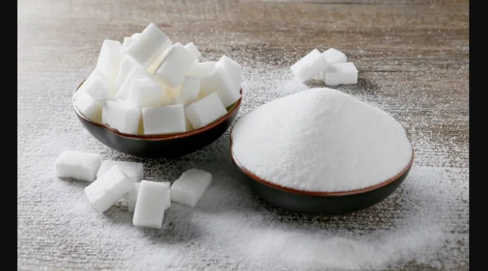 الكبد يحوّل السكر الزائد إلى أحماض دهنية عندما يفشل في التعامل مع كمية كبيرة من هذه المادة بالجسم (رويترز)