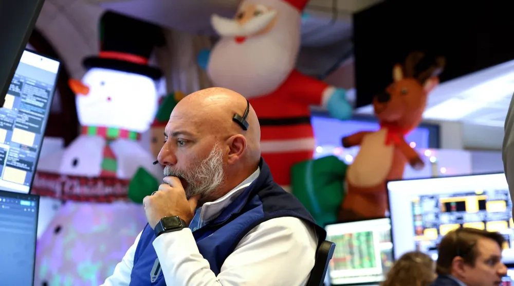 متداول يعمل في بورصة نيويورك (أ.ف.ب)