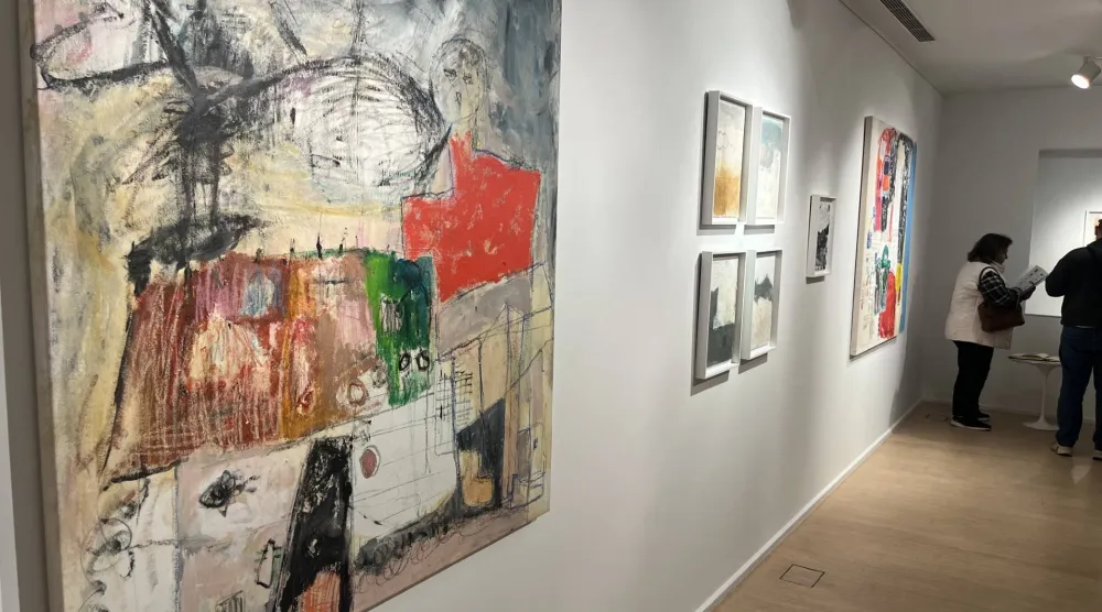 تدور موضوعات لوحات بو فرح بين الخيال والواقع (الشرق الأوسط)