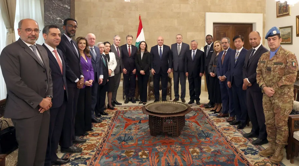 صورة من لقاء الرئيس اللبناني جوزيف عون مع وفد من سفراء وممثلي بعثات مجلس الأمن اليوم في القصر الجمهوري في بعبدا (صفحة الرئاسة اللبنانية على «إكس»)