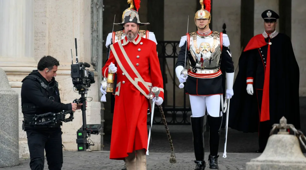 شعلة دورة الألعاب الأولمبية الشتوية ستوقد في القصر الإيطالي (أ.ف.ب)