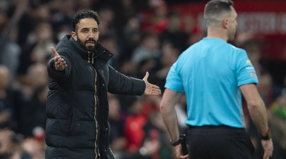 روبن أموريم المدير الفني لفريق مانشستر يونايتد (إ.ب.أ)