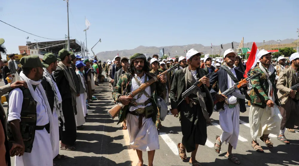 مقاتلون حوثيون خلال استعراض في صنعاء باليمن 21 سبتمبر 2024 (رويترز)