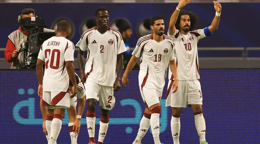 لاعبو المنتخب القطري اعتذروا لجماهيرهم (رويترز)