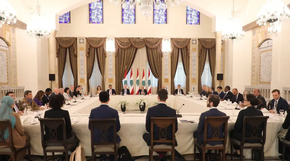 جانب من استقبال سلّام وفد سفراء وممثلي بعثات الدول الأعضاء في مجلس الأمن الدولي (حساب رئاسة مجلس الوزراء على «إكس»)