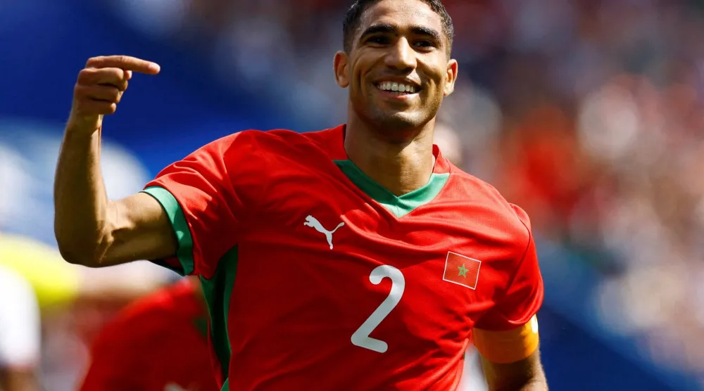 المدافع الدولي المغربي أشرف حكيمي (رويترز)