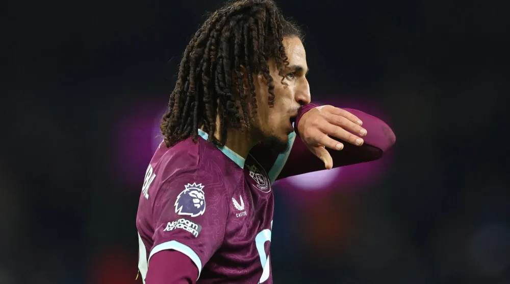 التونسي حنبعل المجبري لاعب بيرنلي (رويترز)