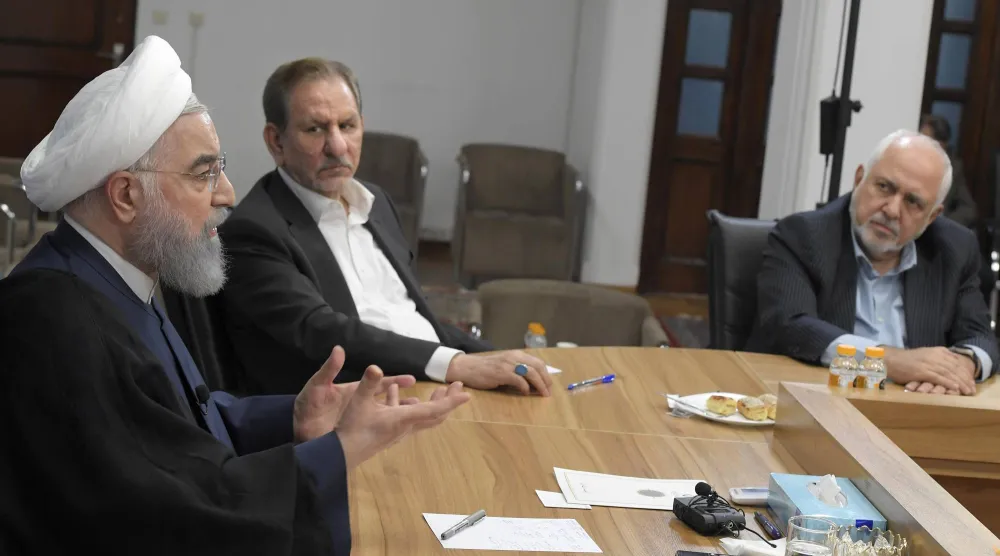 صورة نشرها موقع حسن روحاني من اجتماعه الأخيرة بفريق أعضاء حكومته السابقة ويبدو في الصورة نائبه الأول إسحاق جهانغيري ووزير الخارجية محمد جواد ظريف