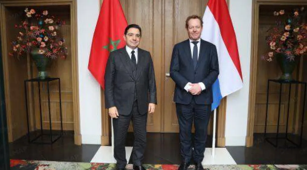 وزير الشؤون الخارجية والتعاون الأفريقي والمغاربة المقيمين بالخارج ناصر بوريطة مع نظيره الهولندي خلال لقائهما الجمعة في لاهاي (ماب)
