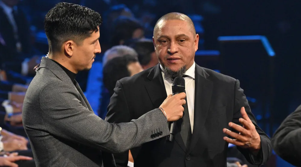 روبرتو كارلوس نجم المنتخب البرازيلي لكرة القدم السابق (أ.ب)