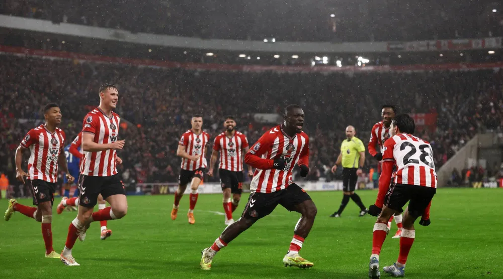 من المفترض أن تعاني الأندية الصاعدة وتجد صعوبة في البقاء لكن سندرلاند خالف هذا السيناريو تماماً (رويترز)