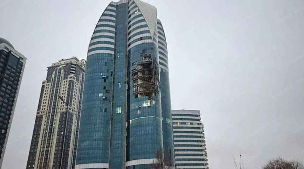 مبنى يضم مكاتب حكومية في جمهورية الشيشان ضربته مسيرة اليوم (الإعلام الروسي)