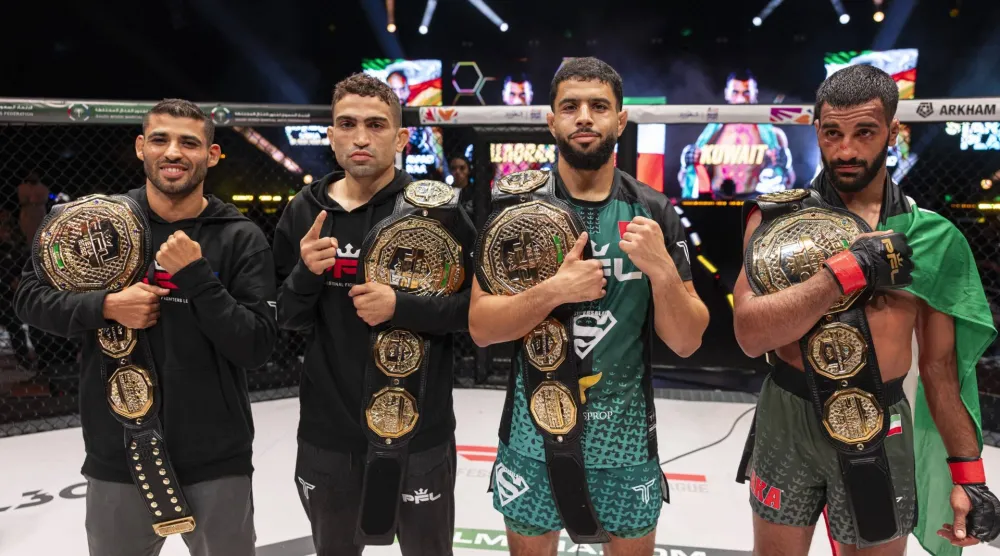 أبطال الأحزمة الأربعة في لقطة جماعية بعد نهاية النزالات (الشرق الأوسط)