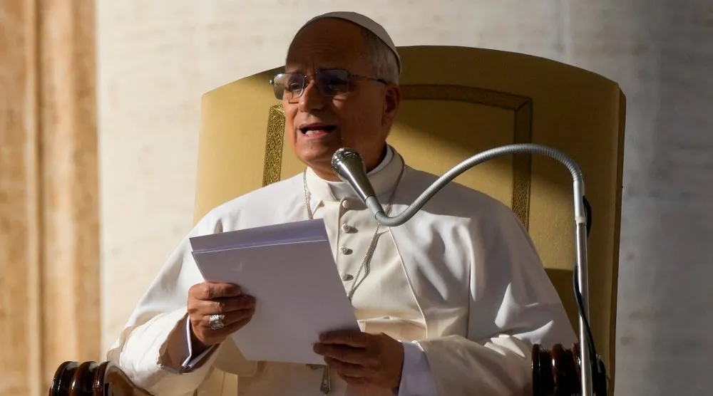 البابا ليو الرابع عشر يتحدث في الفاتيكان (أ.ب)