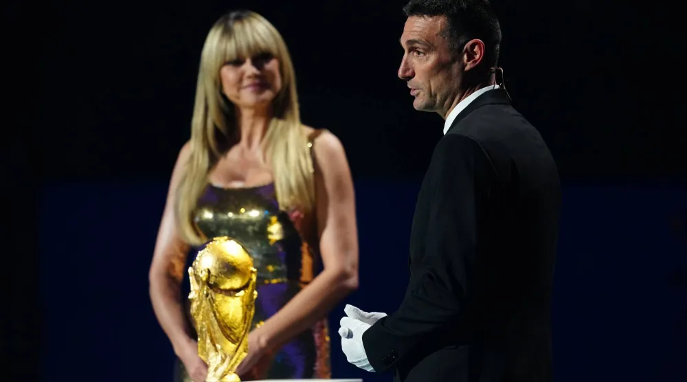 ليونيل سكالوني مدرب الأرجنتين في قرعة المونديال (أ.ب)