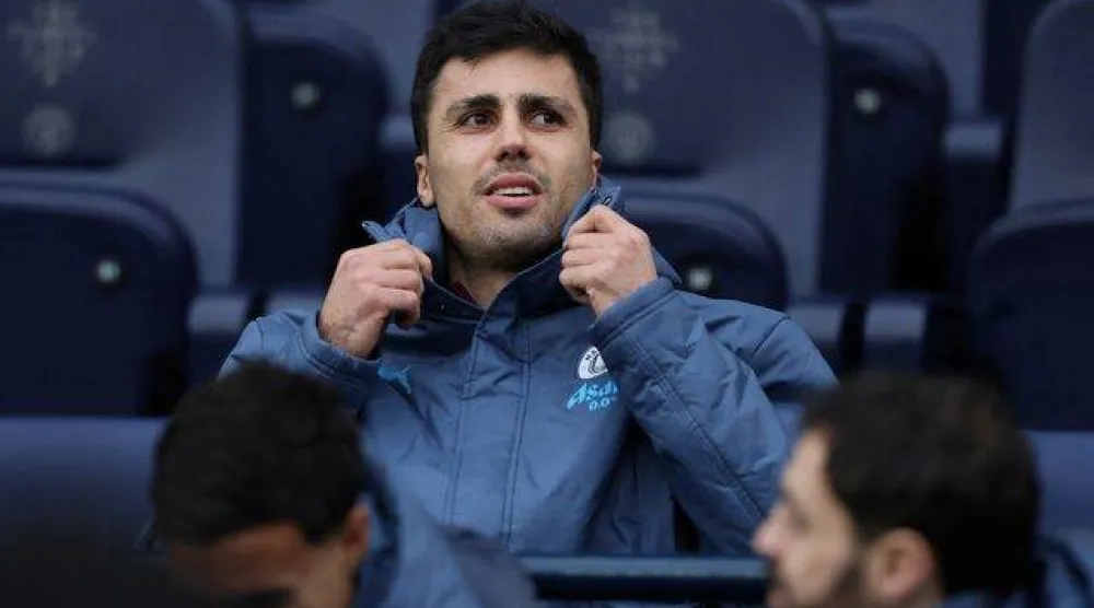 رودري لاعب مان سيتي يستعد للعودة للملاعب (رويترز)