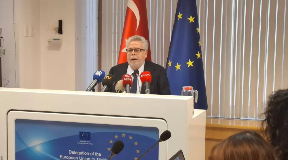 مقرر البرلمان الأوروبي لشؤون تركيا ناتشو سانشيز آمور خلال مؤتمر صحافي في مقر بعثة الاتحاد الأوروبي بأنقرة 5 ديسمبر (من حسابه في «إكس»)