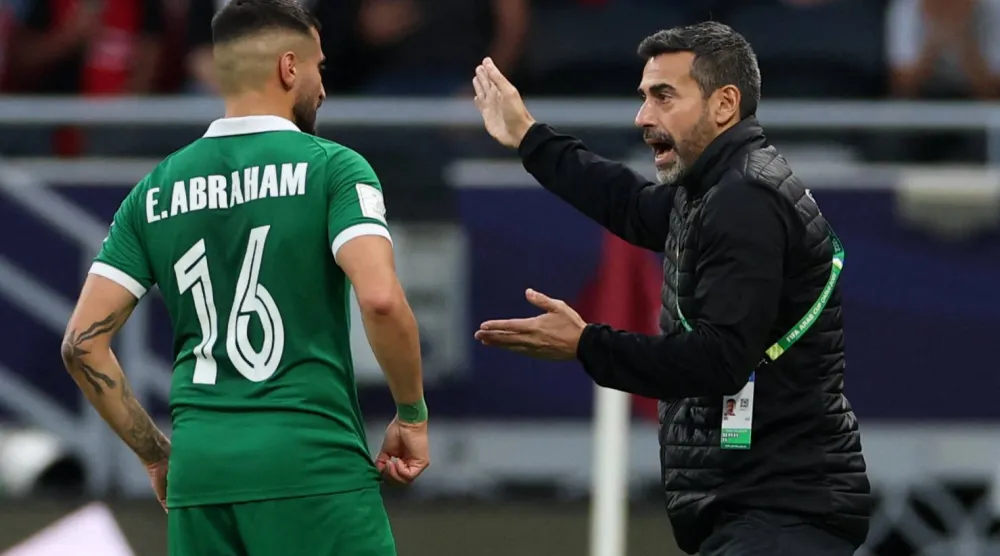 الإسباني خوسيه لانا مدرب المنتخب السوري (رويترز)