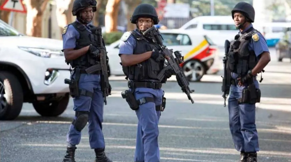 عناصر من شرطة جنوب أفريقيا (أرشيفية - رويترز)