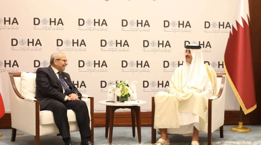 أمير دولة قطر الشيخ تميم بن حمد آل ثاني خلال استقباله رئيس الحكومة اللبنانية نواف سلام (رئاسة الحكومة)