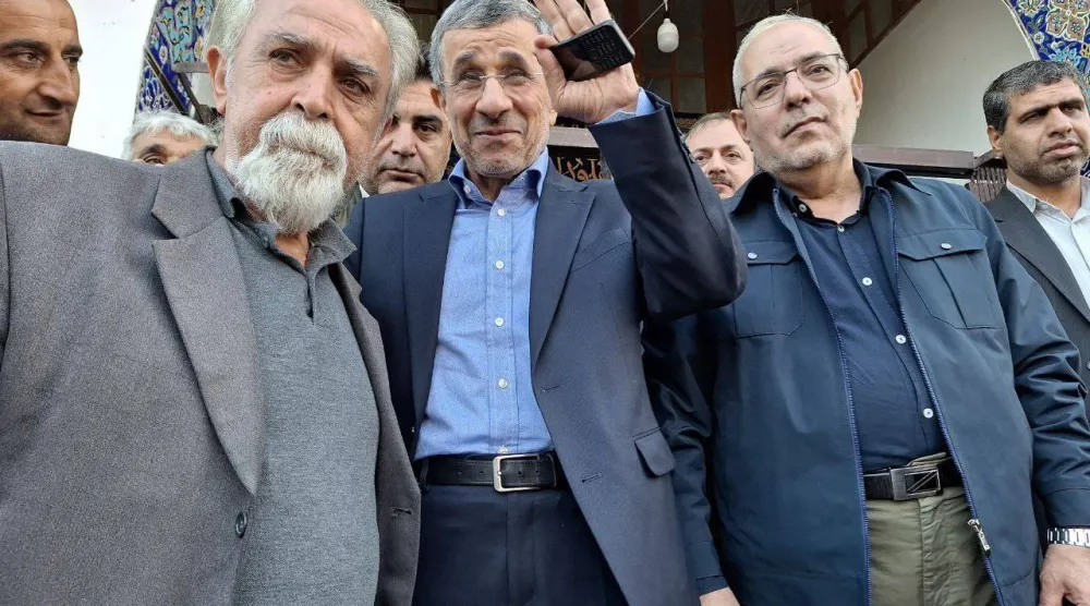 صورة نشرها موقع أحمدي نجاد من حضوره في مسجد بمدينة رامسر شمال البلاد يوم 22 نوفمبر الماضي