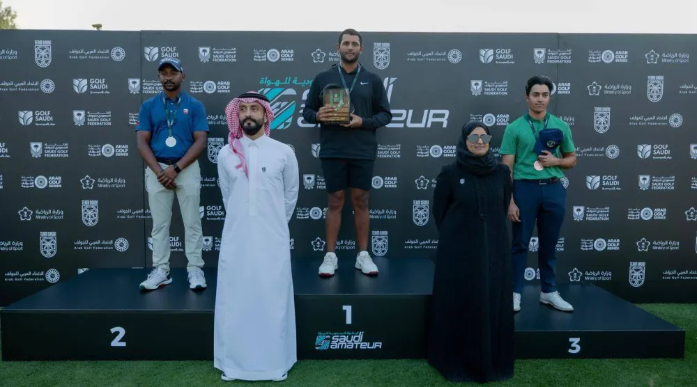 جانب من تتويج الفائزين بالمراكز الأولى في البطولة (الشرق الأوسط)