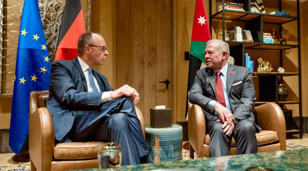 ملك الأردن عبد الله الثاني خلال اجتماعه مع المستشار الألماني فريدريش ميرتس (الديوان الملكي الأردني)