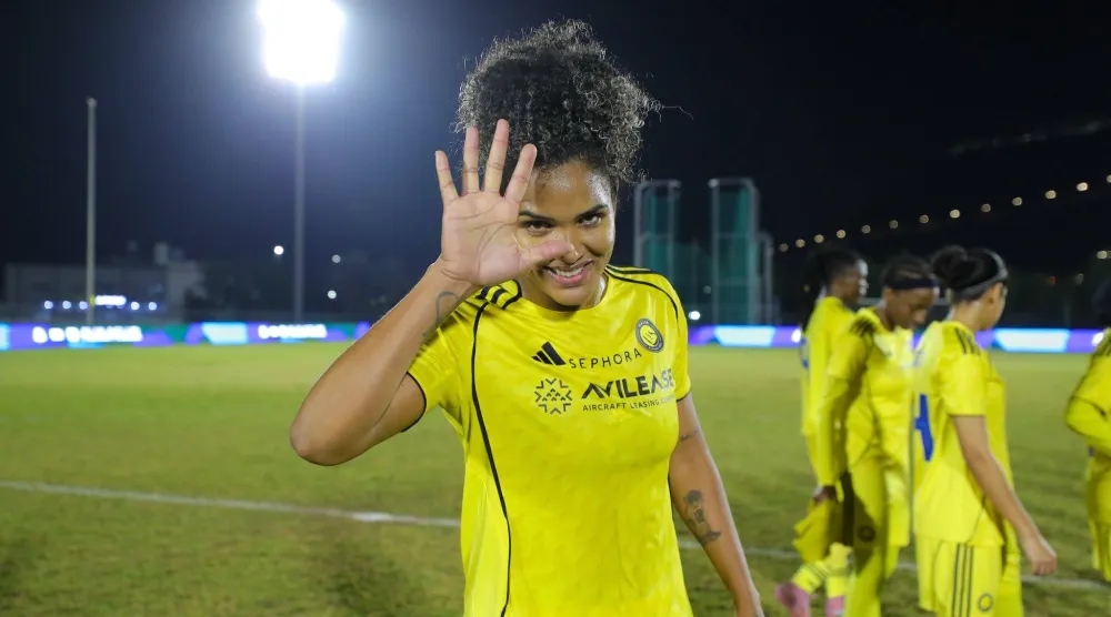 ماريا إدواردا تحتفل بعد فوز النصر على العلا (الشرق الأوسط)