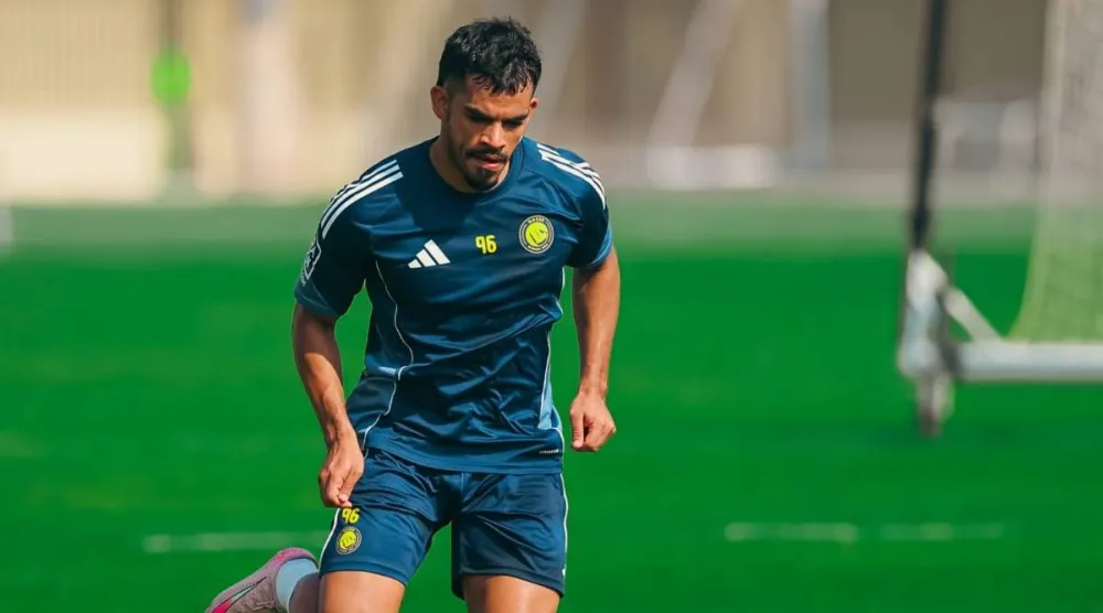 الناصر خلال مشاركته في تدريبات النصر (موقع النادي)