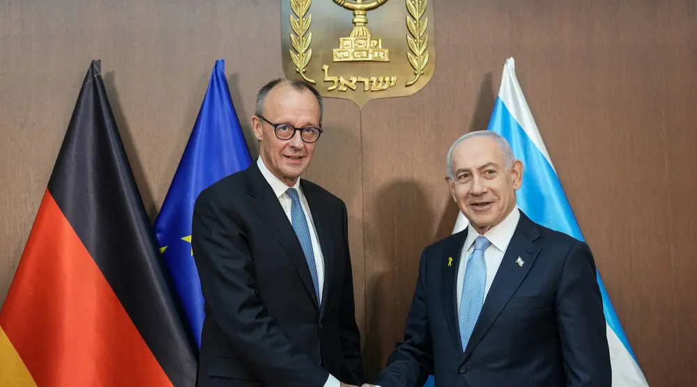 المستشار الألماني فريدريش ميرتس ورئيس الوزراء الإسرائيلي بنيامين نتنياهو في القدس اليوم (د.ب.أ)