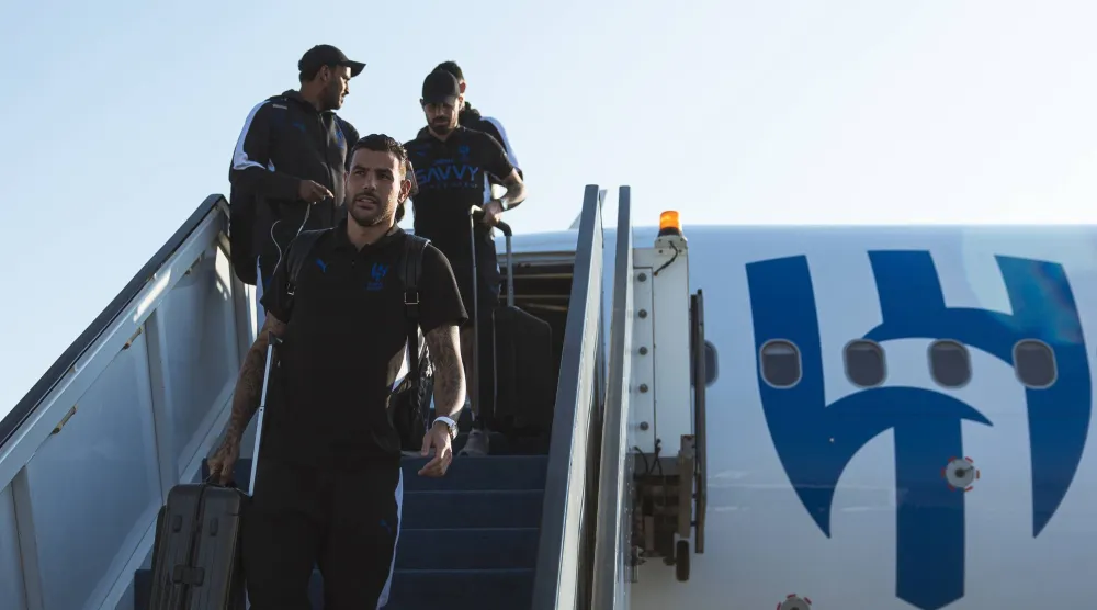 وصلت بعثة الفريق الكروي الأول بنادي الهلال مساء اليوم إلى مدينة العين الإماراتية (نادي الهلال)