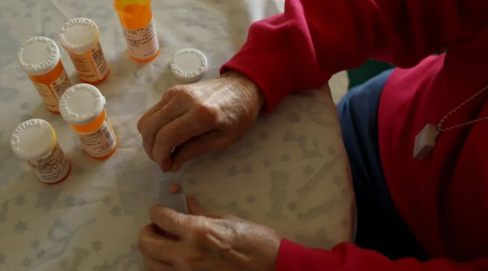 الإفراط في تناول مكملات فيتامين «سي» قد يؤدي إلى كثير من الآثار الجانبية (رويترز)