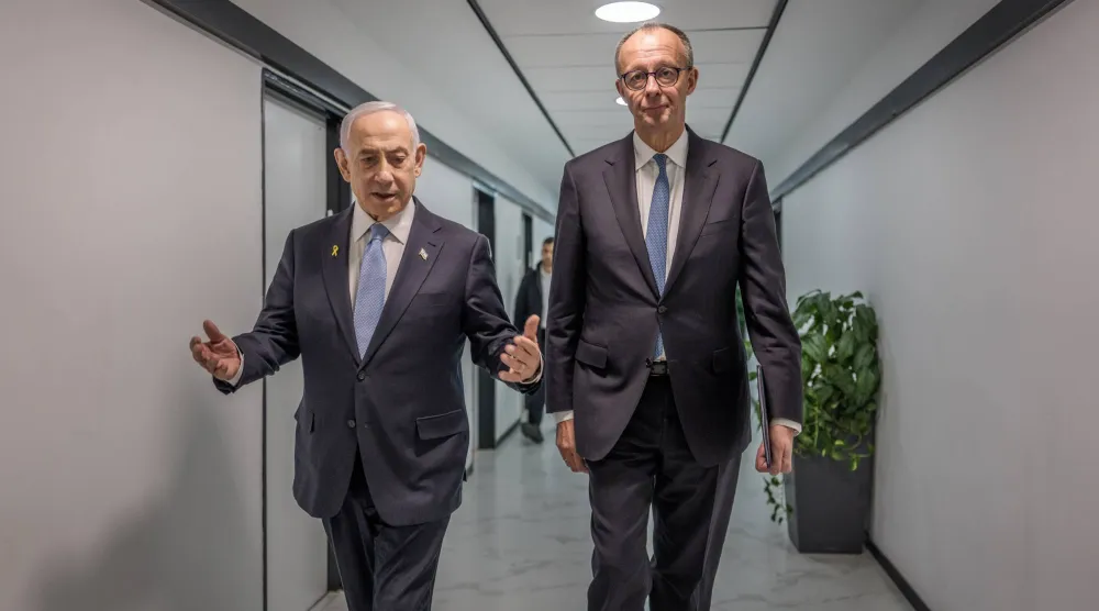 رئيس الوزراء الإسرائيلي بنيامين نتنياهو والمستشار الألماني فريدريش ميرتس في القدس (د.ب.أ)