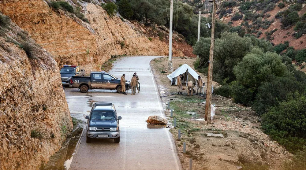 قوات من هيئة أمن المرافق بحكومة حماد على أحد الجسور (الهيئة)