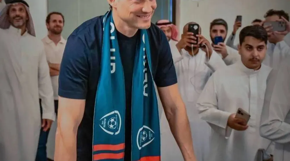 بن هاربورغ رئيس نادي الخلود (النادي)