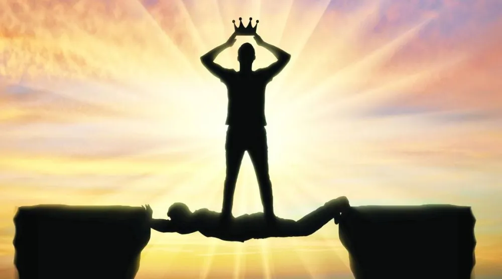 العلم يسلِّط الأضواء على حقيقة النرجسيين