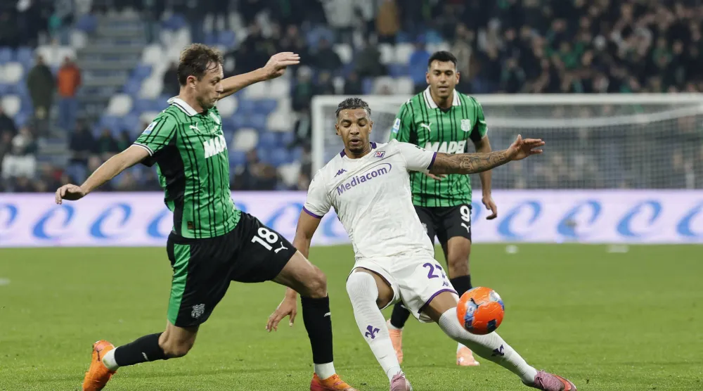 Sassuolo's Nemanja Matic (L) and Fiorentina's Cher Ndour in action during the Italian Serie A soccer match US Sassuolo vs ACF Fiorentina at Mapei Stadium in Reggio Emilia, Italy, 6 December 2025. (EPA)